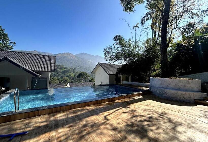 キングサイズベッドのスタンダードルーム, Munnar Majetsic Resort With Pool By Voye Homes