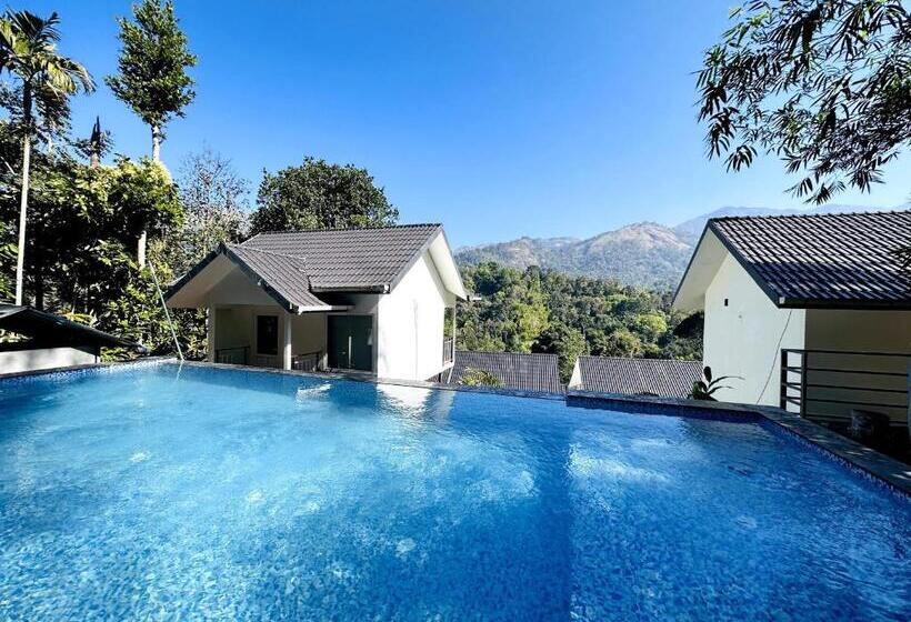 キングサイズベッドのスタンダードルーム, Munnar Majetsic Resort With Pool By Voye Homes