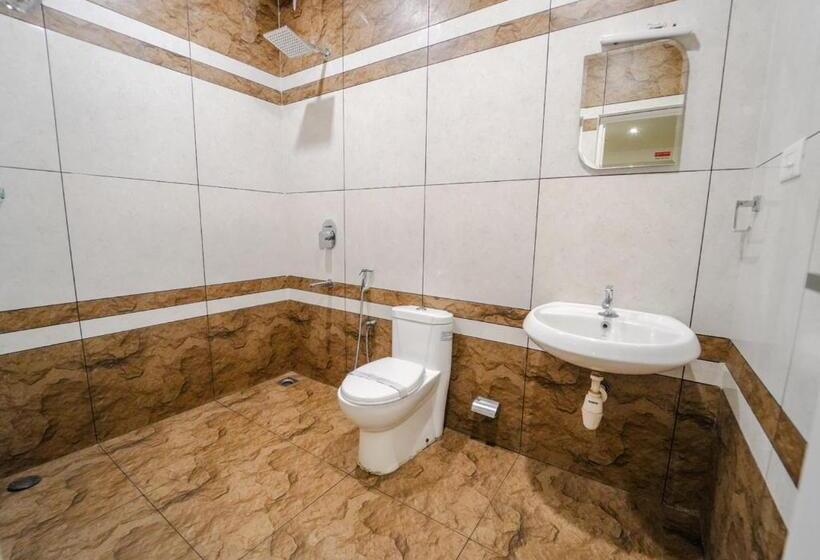 キングサイズベッドのスタンダードルーム, Munnar Majetsic Resort With Pool By Voye Homes