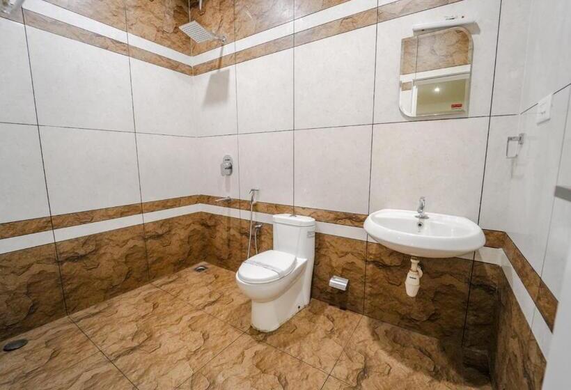 キングサイズベッドのスタンダードルーム, Munnar Majetsic Resort With Pool By Voye Homes