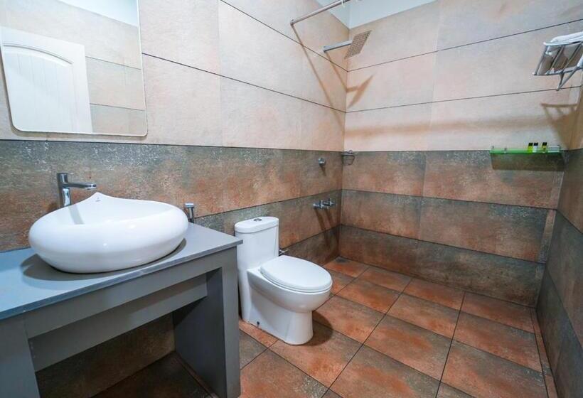 キングサイズベッドのスタンダードルーム, Munnar Majetsic Resort With Pool By Voye Homes