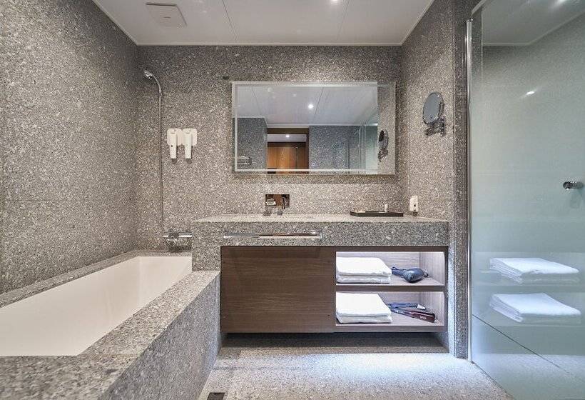 Quarto deluxe, Jn Park