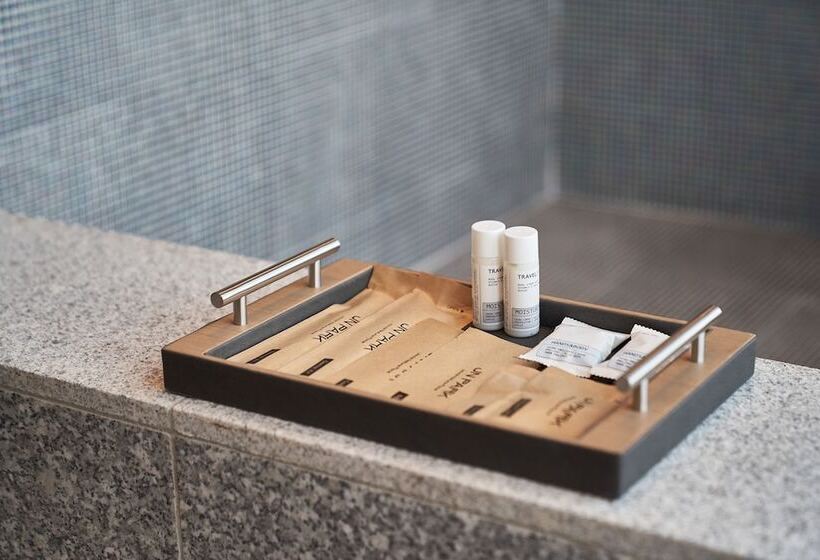 Quarto Familiar, Jn Park