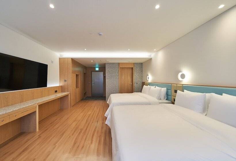 Quarto Familiar, Jn Park