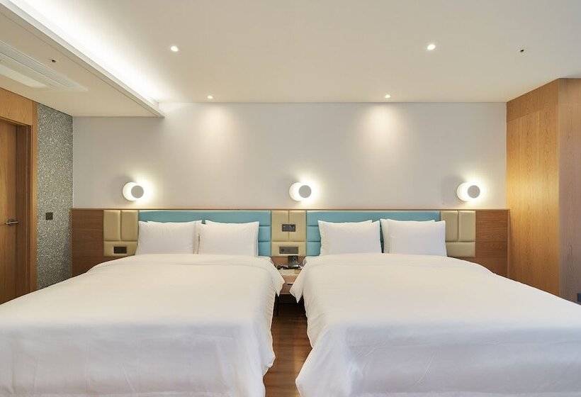 Quarto Familiar, Jn Park