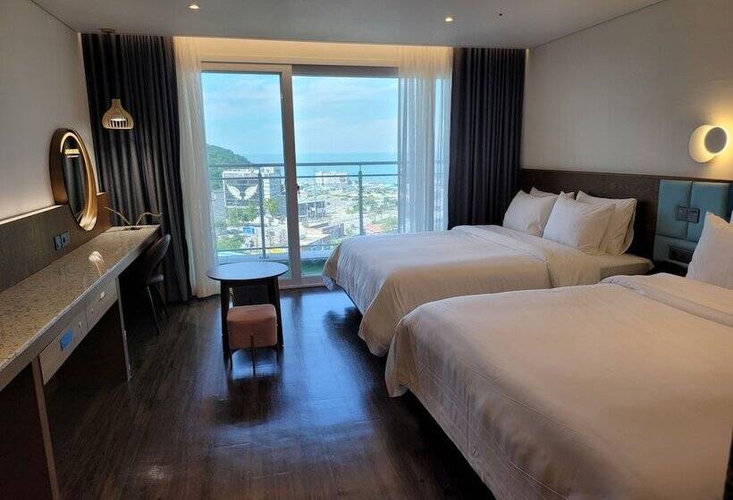 Quarto deluxe, Jn Park