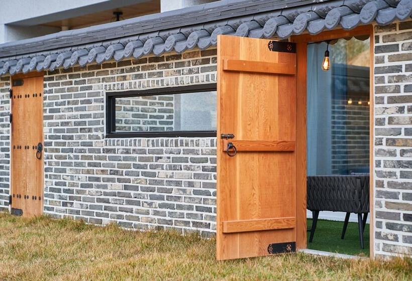 Quarto Familiar, Jn Park