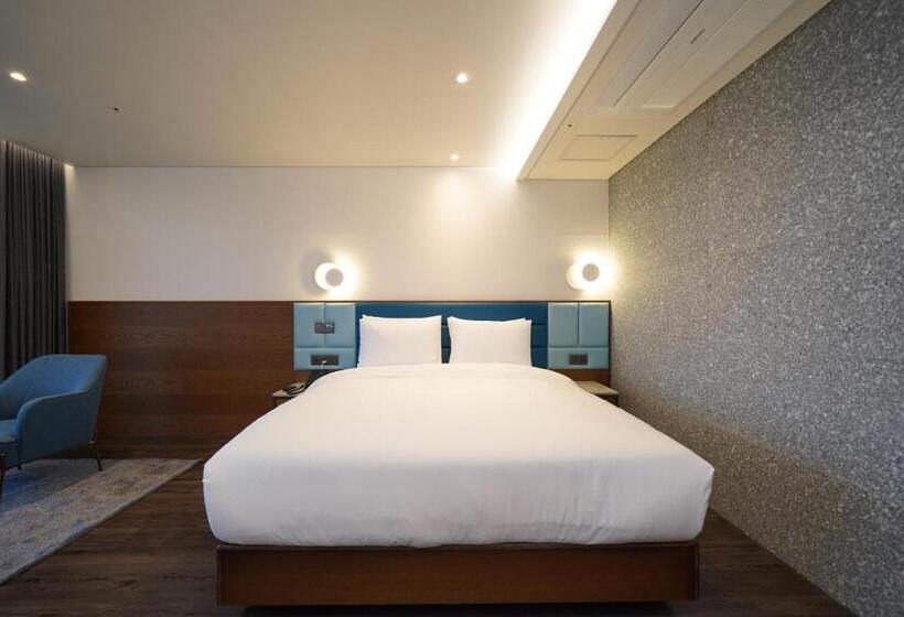 Quarto deluxe, Jn Park