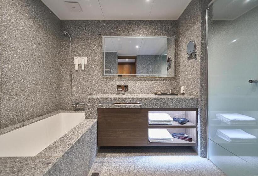 Quarto deluxe, Jn Park