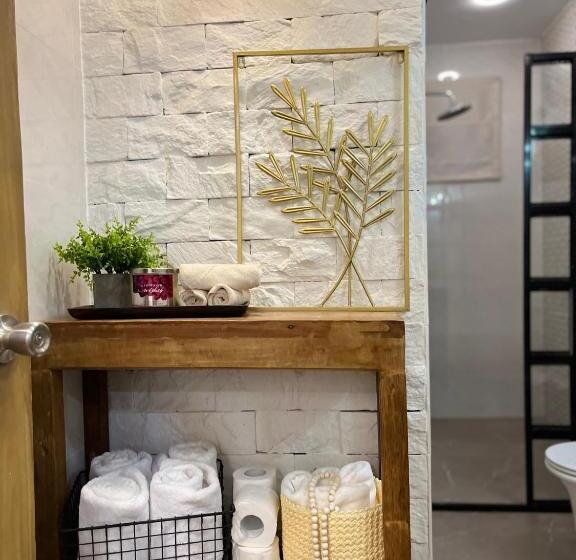 اتاق خانوادگی, Pinc