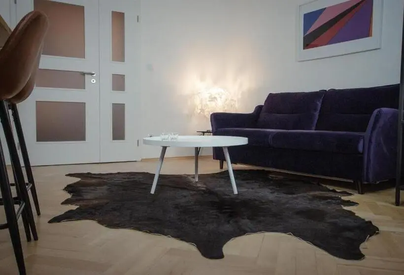 سوییت لوکس, Boutique Hotel U Zvonku