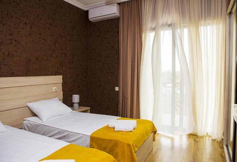 اتاق استاندارد سه نفره, Bekas Wine Cellar