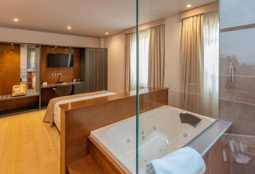 سوئیت با وان آب گرم, Le Cappuccinelle Suites&spa