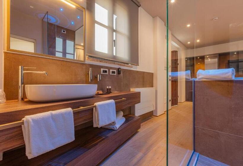 سوئیت با وان آب گرم, Le Cappuccinelle Suites&spa