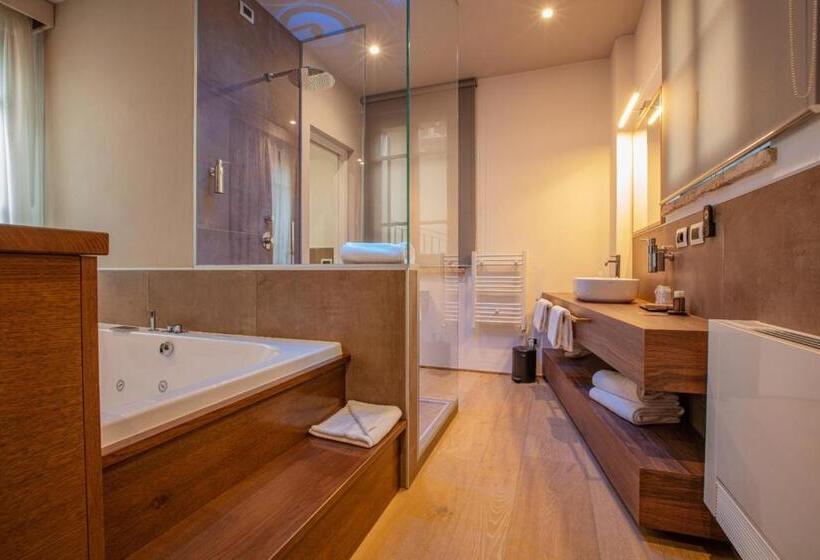 سوئیت با وان آب گرم, Le Cappuccinelle Suites&spa