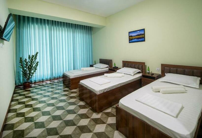 غرفة قياسية ثلاثية, Oq Uy