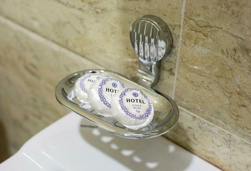 غرفة قياسية ثلاثية, Oq Uy