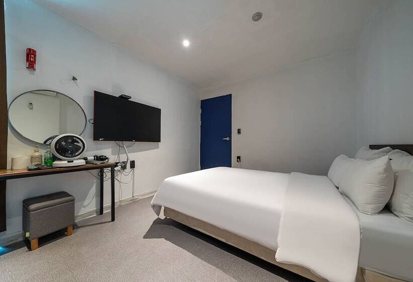 חדר סטנדרט, Pacific7