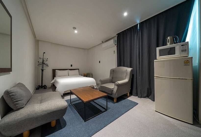 חדר סטנדרט, Pacific7