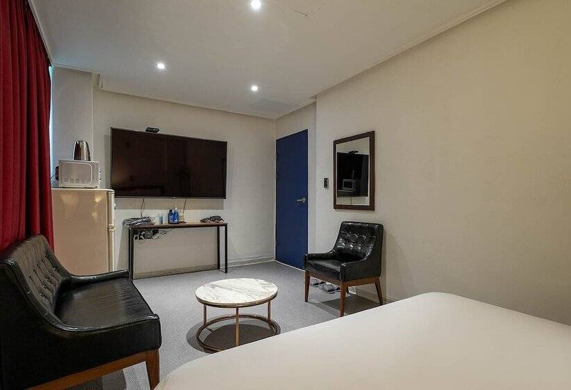 חדר סטנדרט, Pacific7