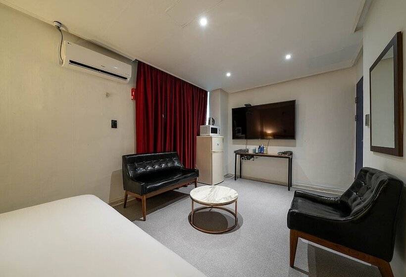 חדר סטנדרט, Pacific7