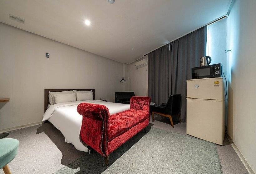 חדר סטנדרט, Pacific7