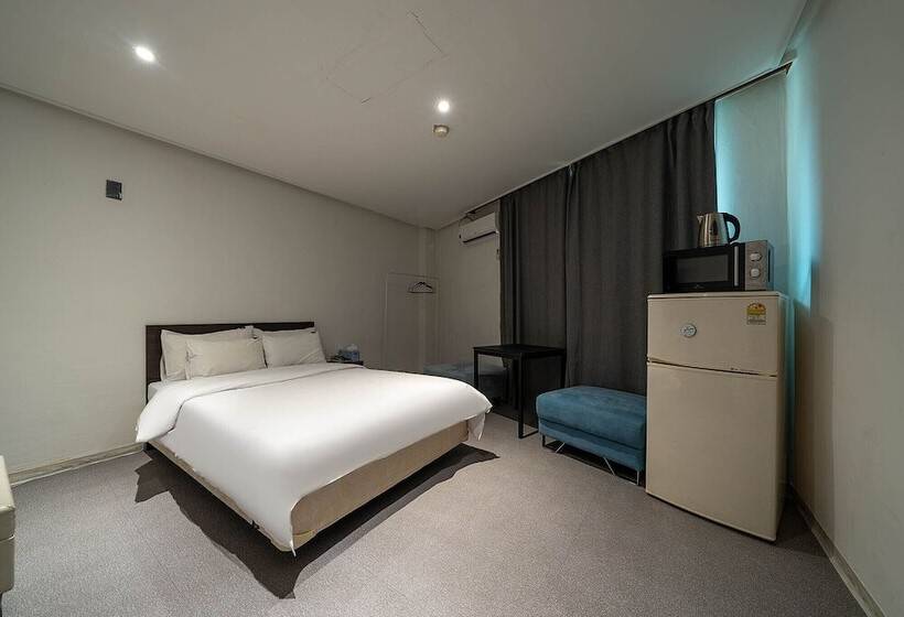 חדר סטנדרט, Pacific7