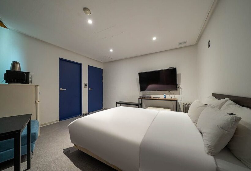 חדר סטנדרט, Pacific7