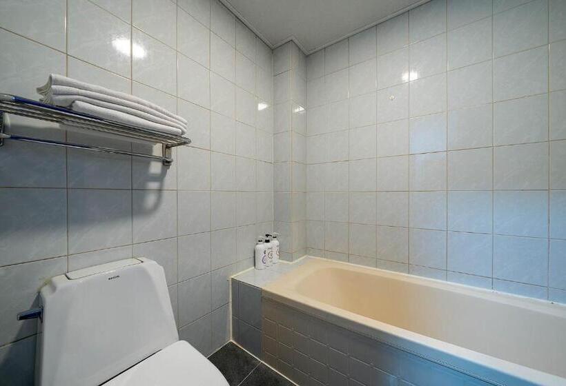 חדר סטנדרט, Pacific7