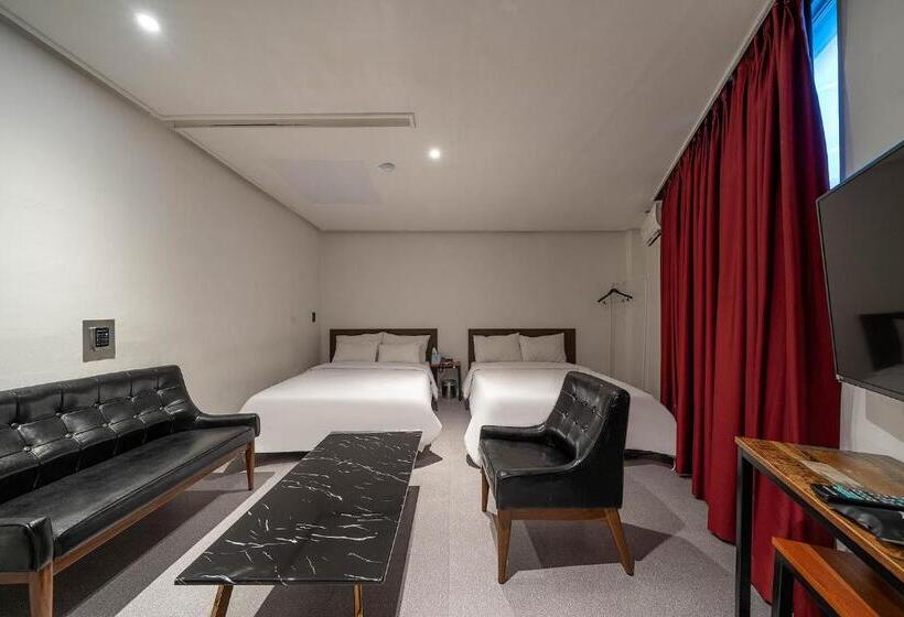 חדר סופריור, Pacific7