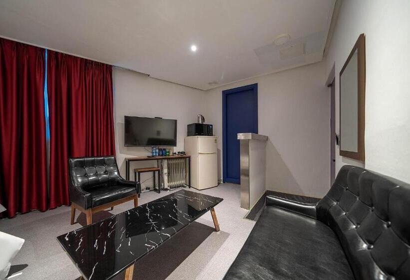 חדר סופריור, Pacific7