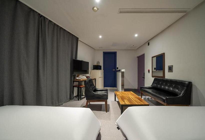 חדר סופריור, Pacific7