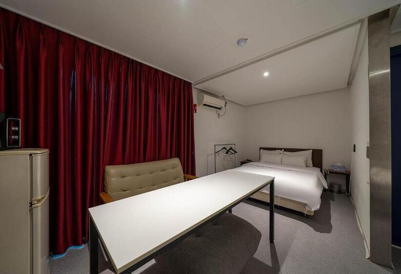 חדר סופריור, Pacific7