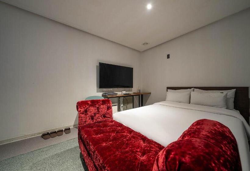 חדר סטנדרט, Pacific7