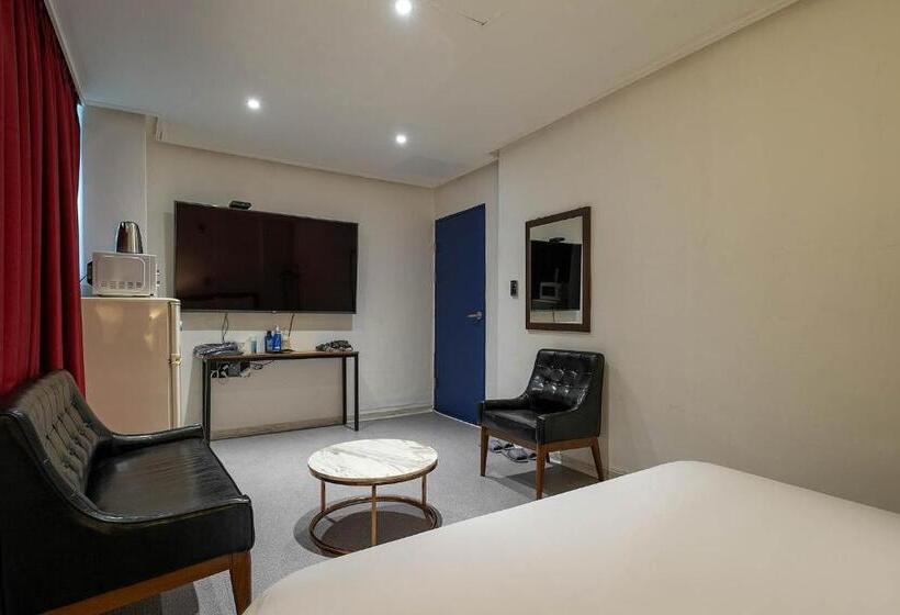 חדר סטנדרט, Pacific7