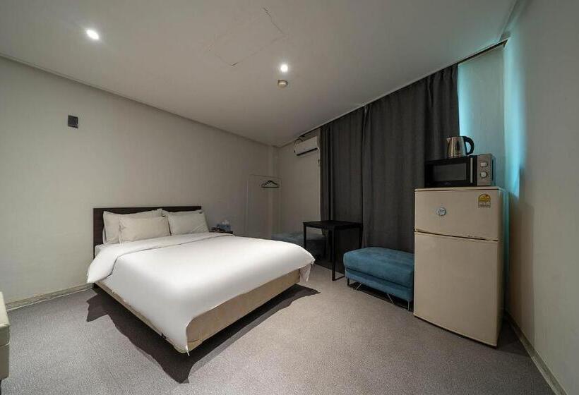 חדר סטנדרט, Pacific7