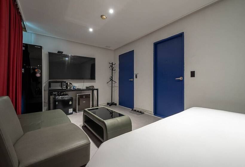 חדר סטנדרט, Pacific7