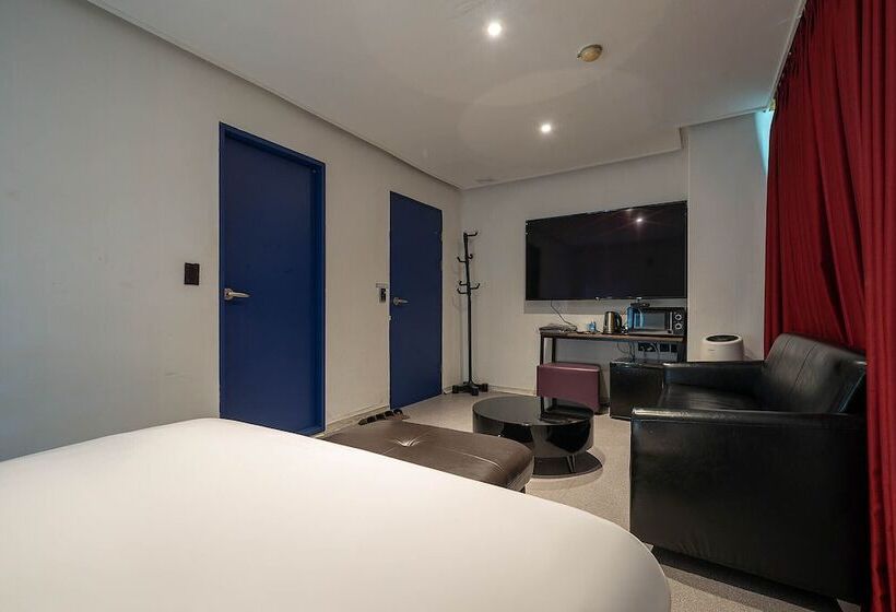 חדר סטנדרט, Pacific7