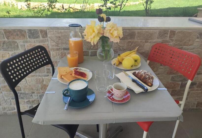 디럭스 룸, Cristian Rooms