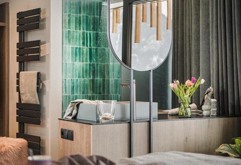 带大床的高级房间, Coolnest