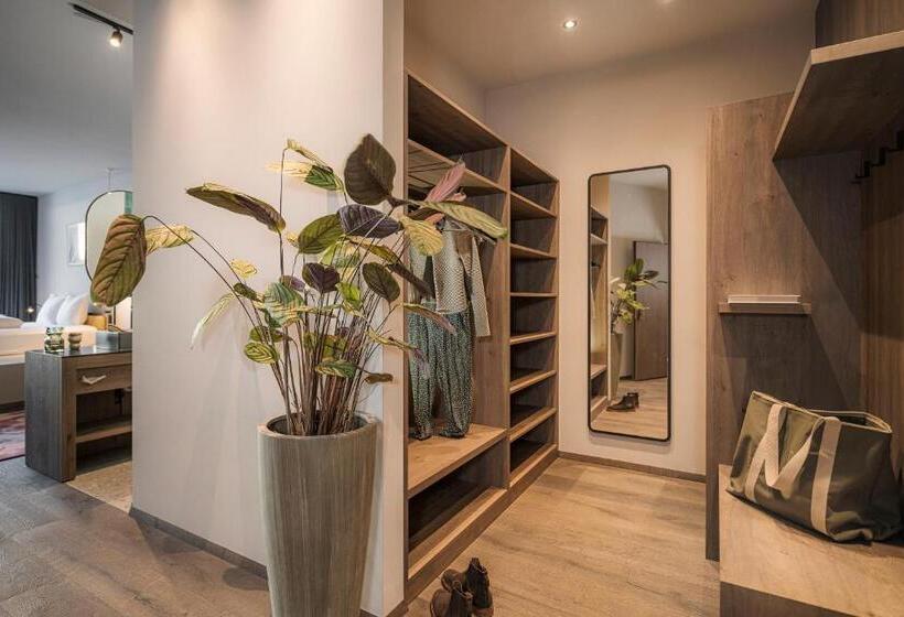 小型豪华套房, Coolnest