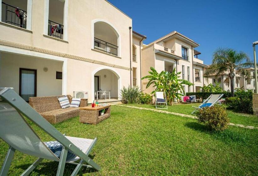 침실 2개 아파트, Le Castella Resort & Beach