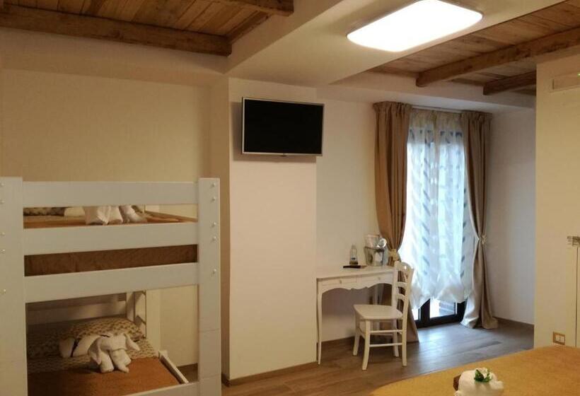 חדר לארבעה סטנדרטי עם מרפסת, Antico Borgo