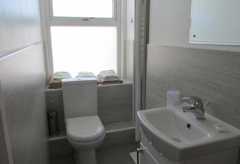 חדר סטנדרט לשלושה, No 3