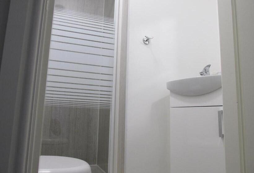 חדר בסיסי, No 3