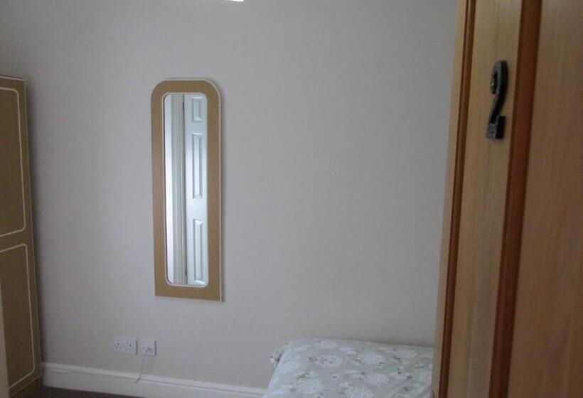 חדר בסיסי, No 3