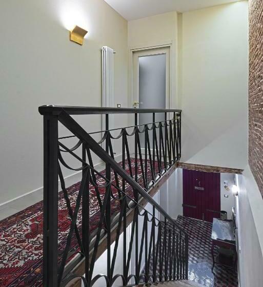 اتاق لوکس, 28 Alla Rotonda