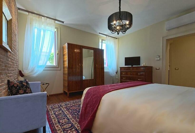 اتاق لوکس, 28 Alla Rotonda