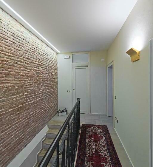 اتاق لوکس, 28 Alla Rotonda