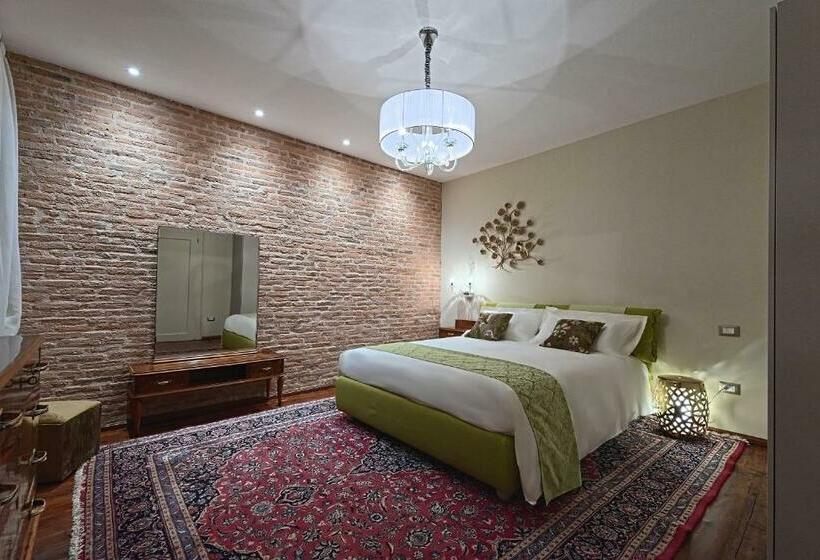 اتاق لوکس با تخت بزرگ, 28 Alla Rotonda